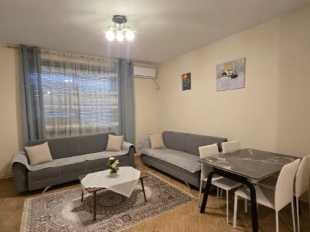 Jepet Apartament 2+1 me Qira te Rruga Kosovareve!