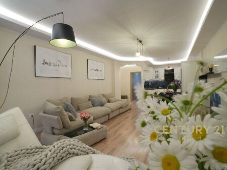 Apartament 2+1+2 per qira tek Komuna e Parisit