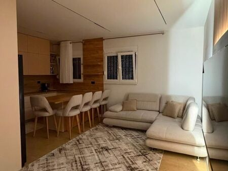 🏡 Jepet me qera apartament 1+1 tek rruga e dibres/kinostudio !