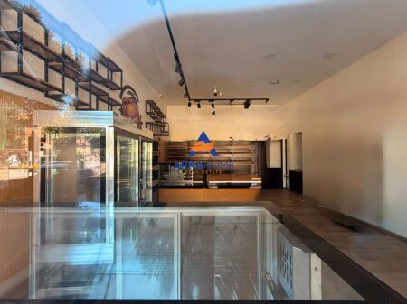 SHOP FOR SALE ON THE STREET FRONT OF THE PARIS MUNICIPALITY •48.4M2 •GLASS FACADE •STREET FRONT  •OPEN SPACE •TOILET •NEW BUILDING •ACCESS TO MAIN ROAD •ELITE ZONE •PRICE 728,000,000 LEKË  •PARIS MUNICIPALITY •CONTACT OUR NUMBER J24