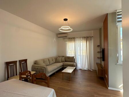 🏡 Jepet me qira apartament 2+1  📍 Në krah të Kopshtit Zoologjik, pranë Supermarket Xhangolli.💰 Çmimi: 90,000 lekë të reja/muaj