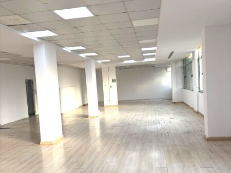 AMBIENTE COMMERCIALE IN AFFITTO VICINO A LSI, BLLOK