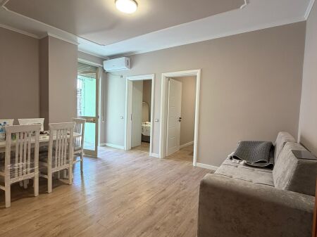 Shitet apartament 2+1