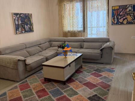 JEPET APARTAMENT PER SHITJE 2+1+BALLKON "BULEVARDI ZOGU I PARË" 252300 EURO