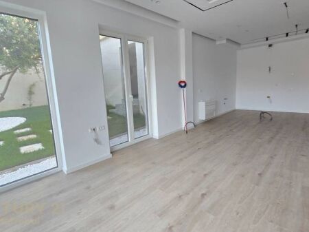 Villa con piscina in affitto in una residenza privata, vicino al Lago Secco! 5.000 € /Mese