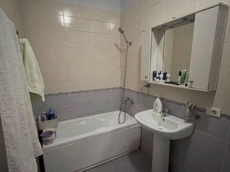 Shitet Apartament 2+1 tek Komuna e Parisit