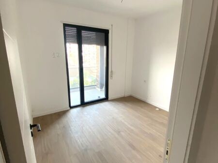 AFFITTASI APPARTAMENTO NUOVO 1+1 IN 5 MAJI