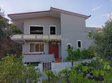 VENDIAMO UNA CASA SU 3 PIANI A SHKOZA, TIRANA 270.000 €