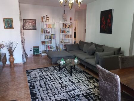 Apartament me Qira 3+1 - Përballë Universitetit Zoja e Këshillit të Mirë