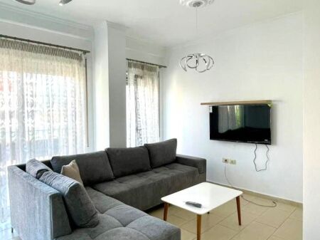 JEPET ME QERA APARTAMENT NE QENDER TE TIRANES, 800 EURO I DISKUTUESHEM