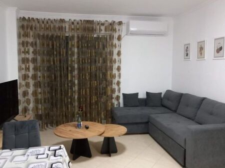 📌Jepet me Qira Apartament 1+1 – Pallatet Çabej, Yzberisht ✨
