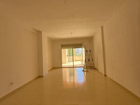 Shitet Apartament 2+1 pranë Ish-URT, ngjitur me KMY