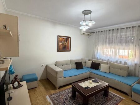Apartament 1+1 per qera Shkolla e Bashkuar !