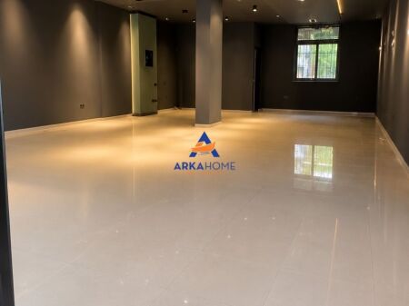 LOCALE COMMERCIALE IN AFFITTO 100M2 "VICINO A PIAZZA WILSON" 200.000 LEKE