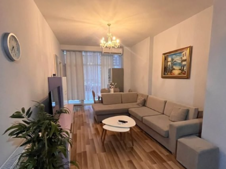 Shitet Apartament 2+1 tek Komuna e Parisit