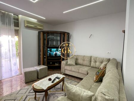 🏡 APARTAMENT ME QERA 2+1+2 ME BALLKON – TEK GJYKATA, DURRËS QENDER