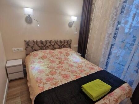 Bllok, jepet me qera apartament 1+1.