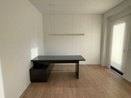 🏢 Jepet me Qira Zyrë – Garden Building, Rruga e Kavajës