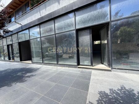 🏢 Commercial Unit for Sale 348.85m² at the Beach, Durrës – Possibility to Divide into 2 Parts and Sell.