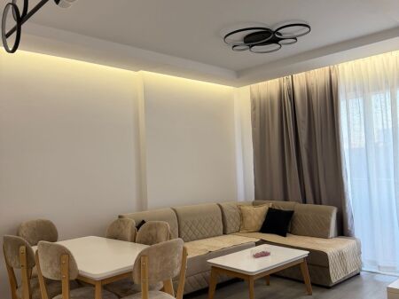 Qera | Apartament 2 + 1 + 2 | Shkolla Bashkuar | 550 €/muaj