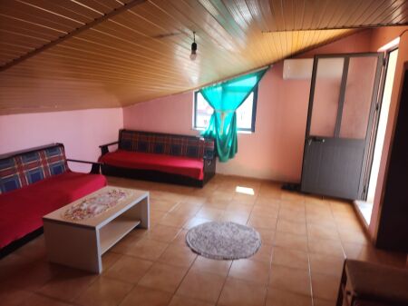 Qera | Shtëpi private 2 + 1 | Rruga Njazi Meka | 300 €/muaj
