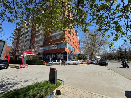 Shop for rent in Garden Hilton, Delijorgji