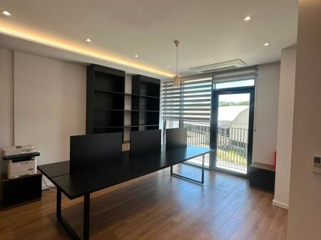 🏢 Office Space for Rent – Lake View Residence