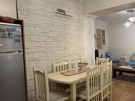 Shkolla Bashkuar, jepet me qira apartment 1+1! 460€\diskutueshem.