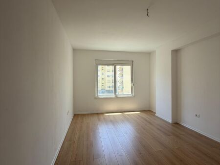 Shitet Apartament 2+1