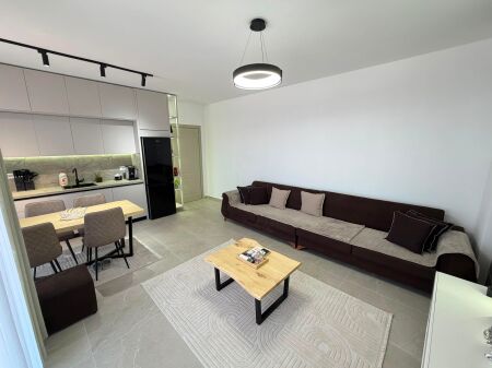 Jepet me qera apartament 1+1  📍 Adresa: Stacioni i Trenit, Rruga Jordan Misja, Tiranë 🏢 Kati: 5 🛋️ I mobiluar dhe i pabanuar më parë 💰 Çmimi: 60,000 lekë/muaj