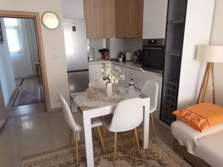 Shitet apartament 2+1 tek Bulevardi Zogu I