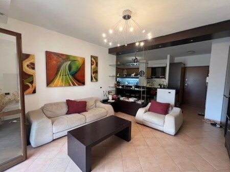 Apartment 2+1+2 for sale at Komuna se Parisit.