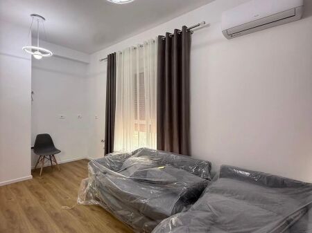 JEPET APARTAMENT ME QERA 1+1 ALI DEMI