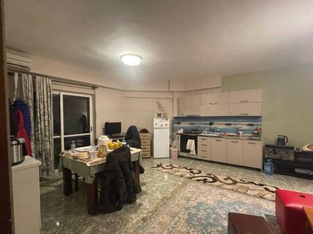 VENDIAMO, APPARTAMENTO 2+1 CON VERANDA, MUNICIPIO DI PARIGI❗️