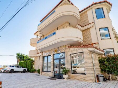 Hotel in vendita a Saranda – Opportunità unica di investimento vicino al mare