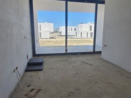 SHITET 1+1 NE " PORTO LALZI " HAMALLAJ ! 202,000 €