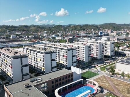 🏡 Shitet Apartament 1+1 –  📍  Univers City