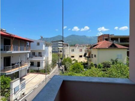Jepet me qira apartament 2+1+2 ne Porcelan!