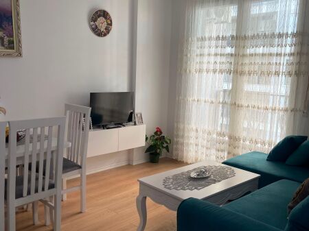 Apartament 1+1 per qera Univers City !