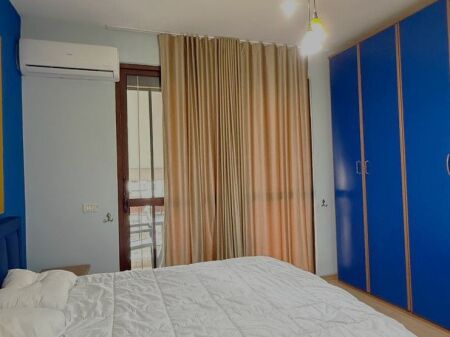 Appartamento 2+1+2 con balcone in affitto nella zona di Blloku. POSSIBILITÀ PER AIRBNB