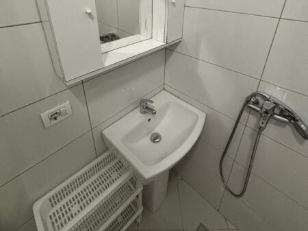Jepet me qera Apartament 1+1 tek Ali Demi/ Rruga Hekuran Mara