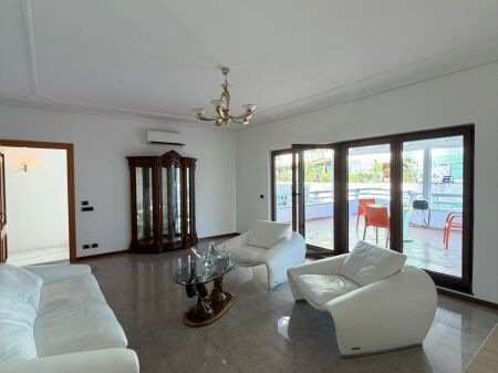 Jepet me Qira Apartament  3+1