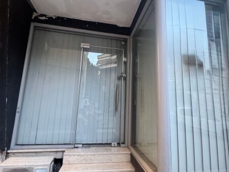 Shitet ambient zyre te Lulishte Cajupi perballe ish Ekspozita