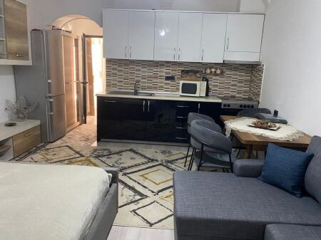 MONOLOCALE IN AFFITTO 35M2 VIA DIBRES 35.000 LEKE FH-79379