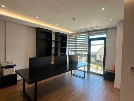 🏢 Locale per Ufficio in Affitto – Lake View Residence Via Kosovareve