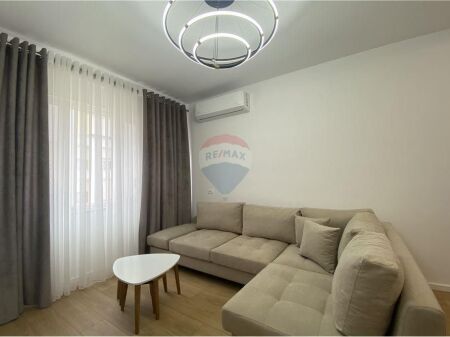 Ofrohet apartament 1+1 per shitje.
