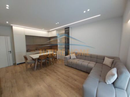 Qira, Apartament 2+1+2, Rruga e Barrikadave