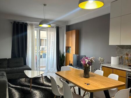 Apartament 2+1 me qira te Elonora