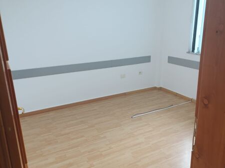 Affitto | Ambjent Biznesi | Rruga Vllazën Huta | 400 €/mese