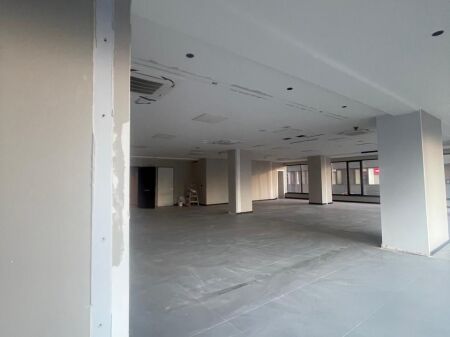 🏢 Spazio Commerciale Premium in Affitto – Complesso Delijorgji